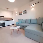 Apartment Mare - Lovely Flat Few Steps Away From The Main Bus Station And Zadar Old Town
